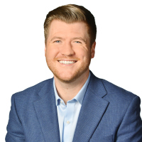 professional head shot of Blaine Hennessy
